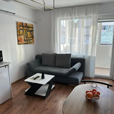 Appartement студио за *